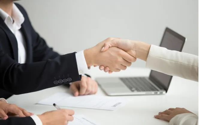 people doing handshake